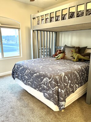 6 bedrooms, iron/ironing board, free WiFi, bed sheets
