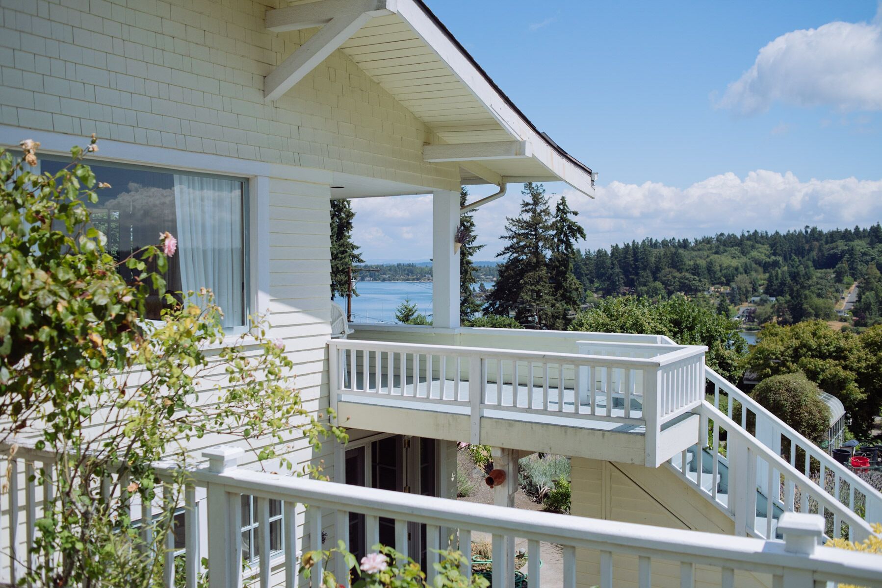 Lavender Hill Farm House with View, Gardens, Walk to the Beach