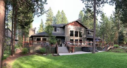 Beautiful Luxury Home on the river near Sunriver, Bend, Trails, Mountains!