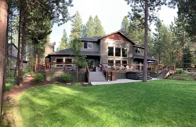 Beautiful Luxury Home on the river near Sunriver, Bend, Trails, Mountains!