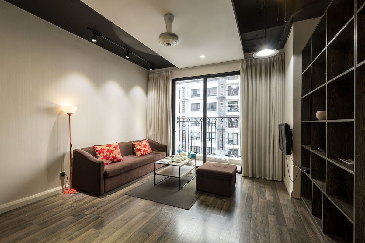 Superior-Apartment, 1 Schlafzimmer, Gartenblick | Wohnbereich | 43-Zoll-Flachbildfernseher mit Kabelempfang, Fernseher