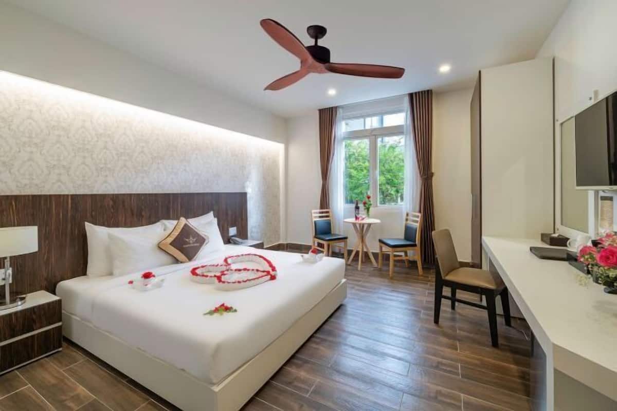 Premium bedding, free minibar items, blackout curtains, soundproofing
