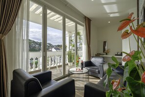 Ropa de cama de alta calidad y artículos del minibar gratis