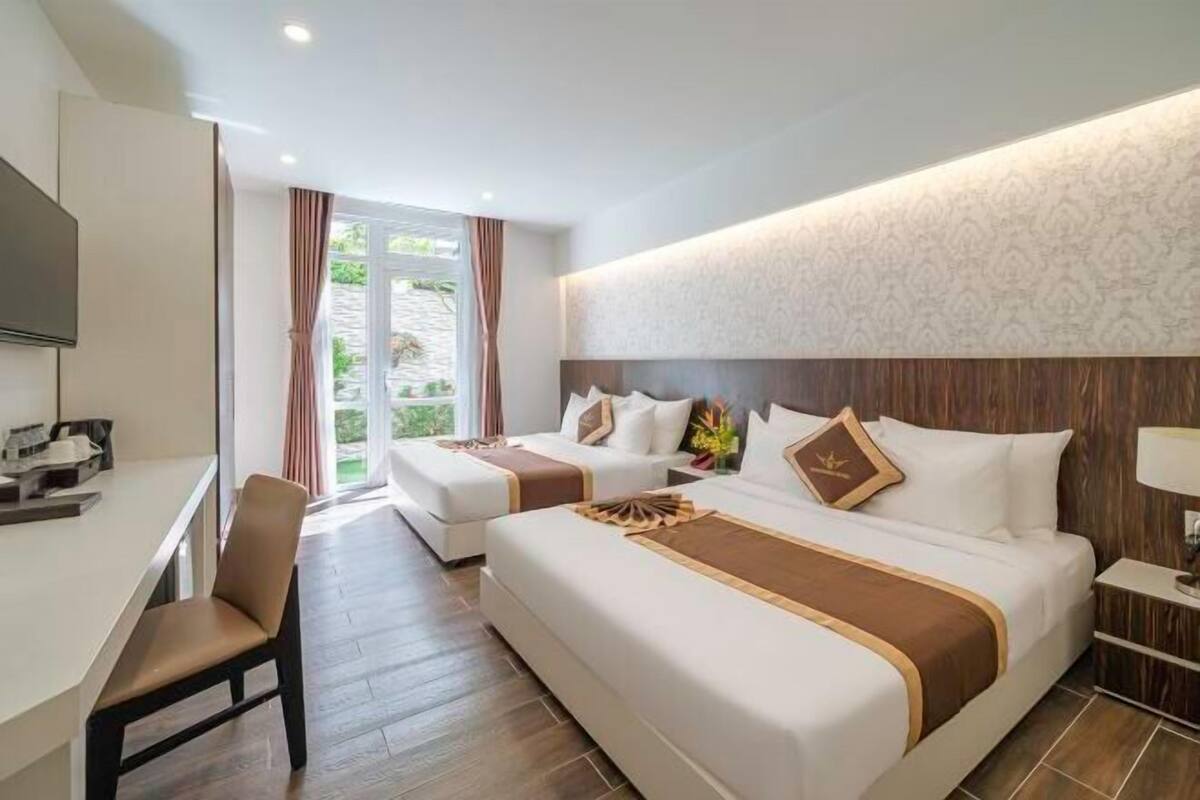 Premium bedding, free minibar items, blackout curtains, soundproofing