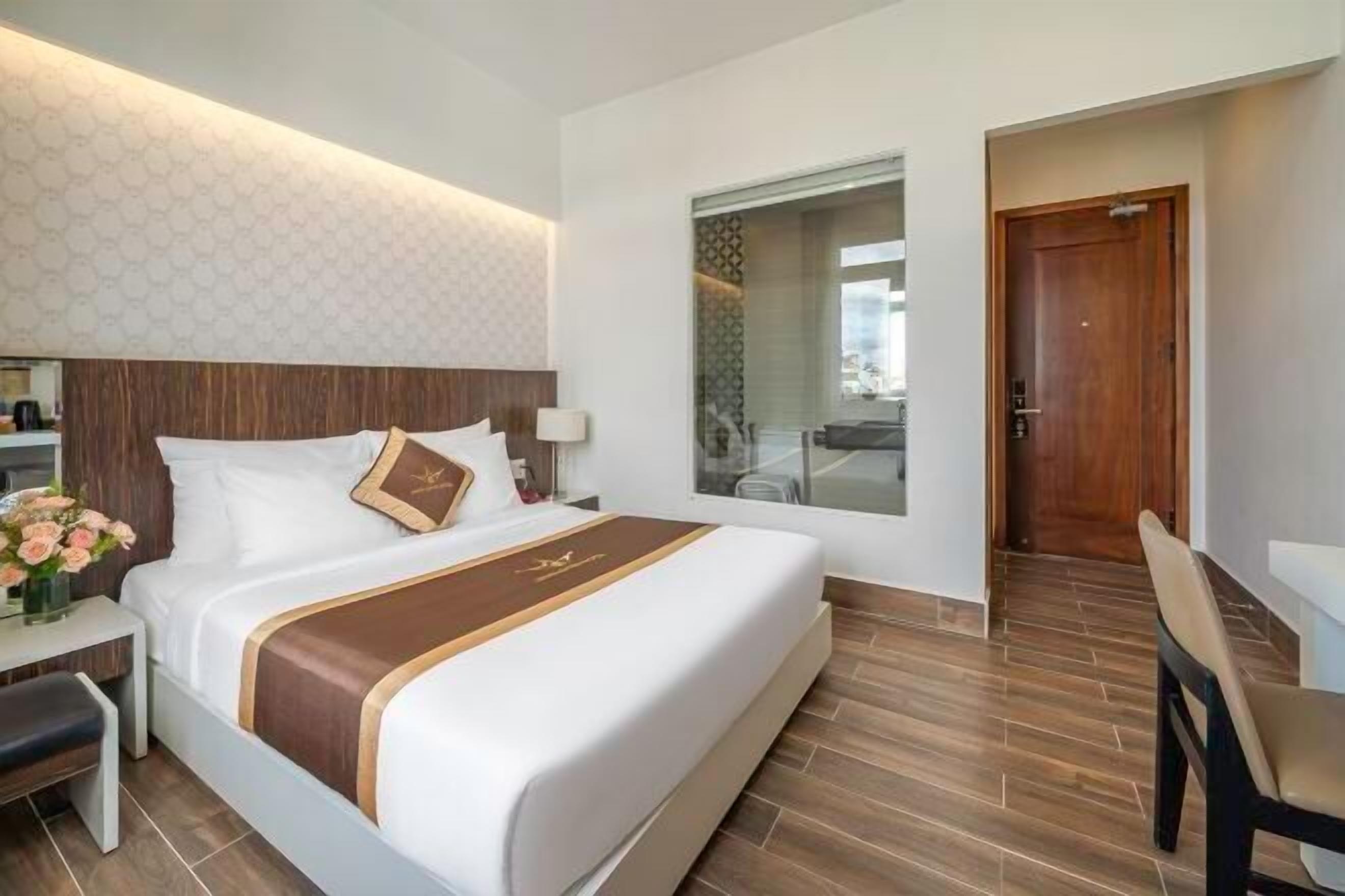 Premium bedding, free minibar items, blackout drapes, soundproofing