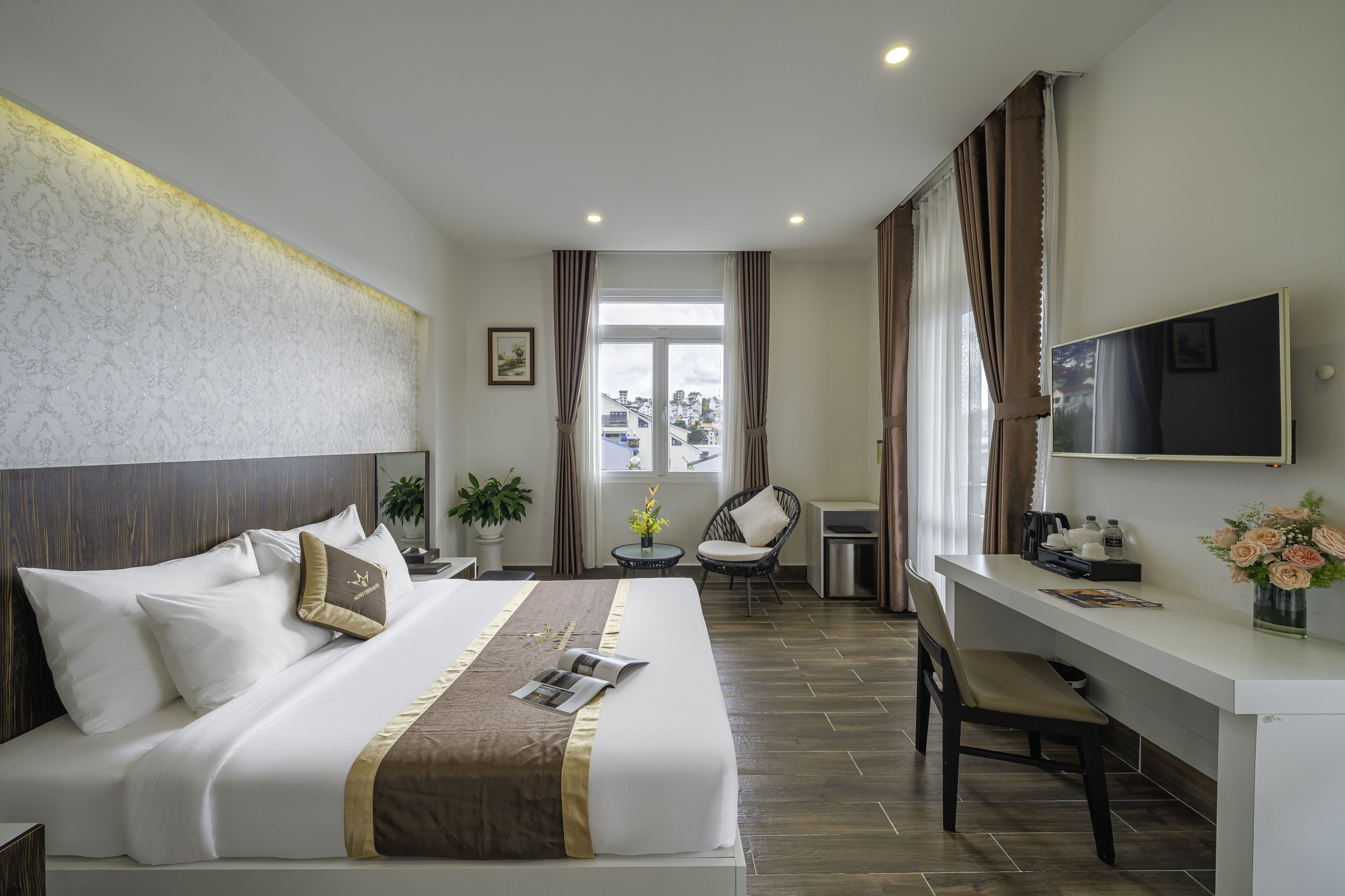 Suite, Balcony