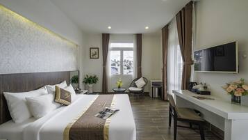 Suite, Balcony | Premium bedding, free minibar items, blackout curtains, soundproofing