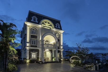 Fachada de la propiedad