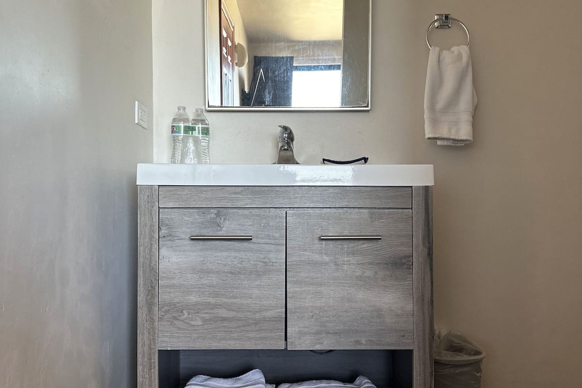 shower, free toiletries, towels