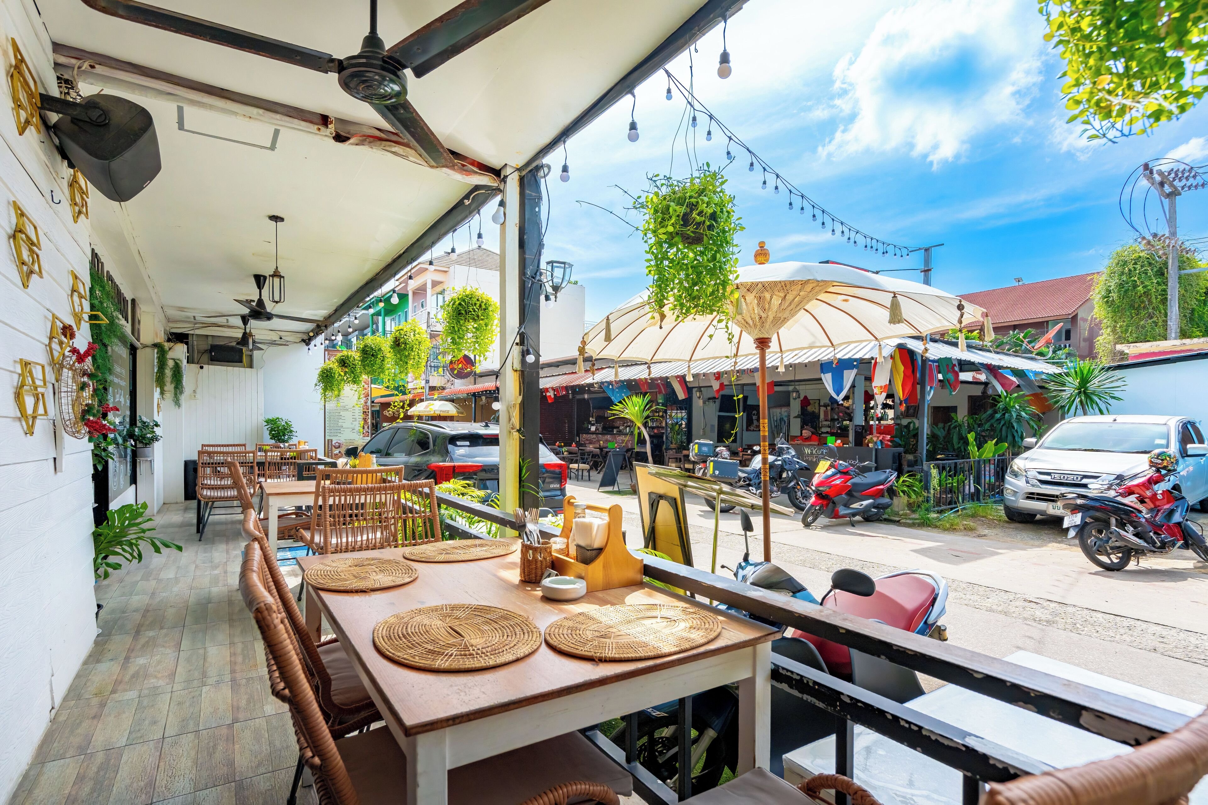 供应早餐、午餐和晚餐，国际美食