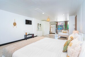 Family Room with Private External Bathroom | 房內夾萬、書桌、遮光窗簾/窗簾、免費 Wi-Fi