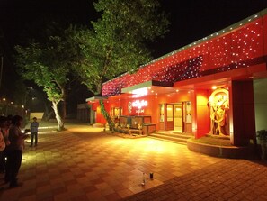 Bar junto a la piscina