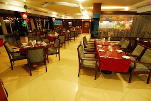 Daily buffet breakfast (INR 300 per person)