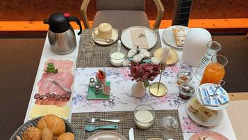 Tägliches inbegriffenes einheimisches Frühstück