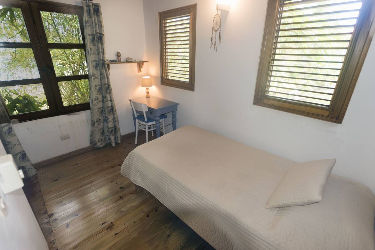 Economy Room, 1 Twin Bed, Non Smoking | WiFi (free), bed sheets