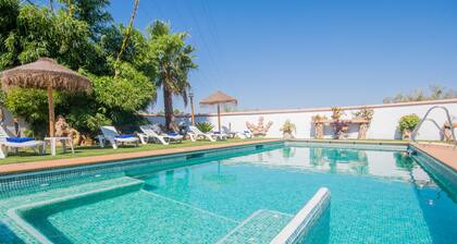 Cubo's Villa Tirado / FREE WIFI / PRIVATE POOL / electric car charger