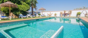 Cubo's Villa Tirado / FREE WIFI / PRIVATE POOL / electric car charger