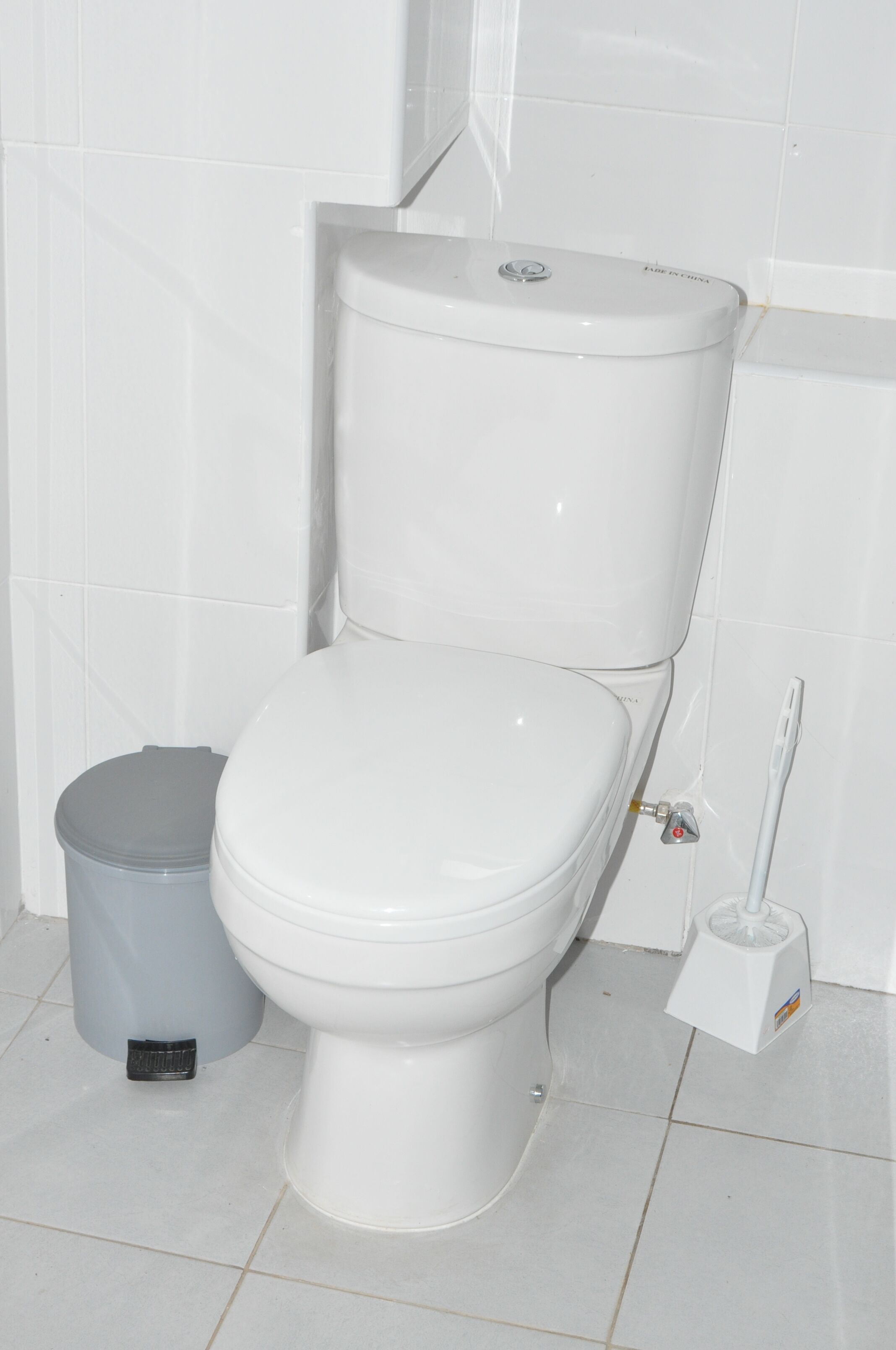 standard single room | bathroom | separate bathtub and shower, deep-soaking bathtub, free toiletries