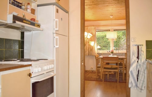 Lovely home in Hjärnarp with sauna