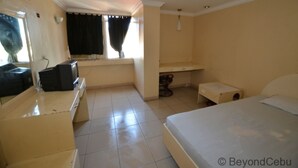 Standard Single Room | Living room | 32-inch TV with cable channels - Capitol Tourist Inn (Cebu City)