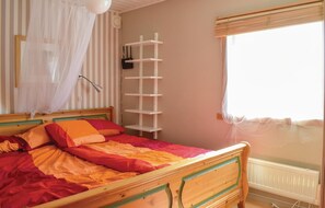 3 bedrooms, free WiFi - 3 bedroom gorgeous home in Löttorp (Löttorp)