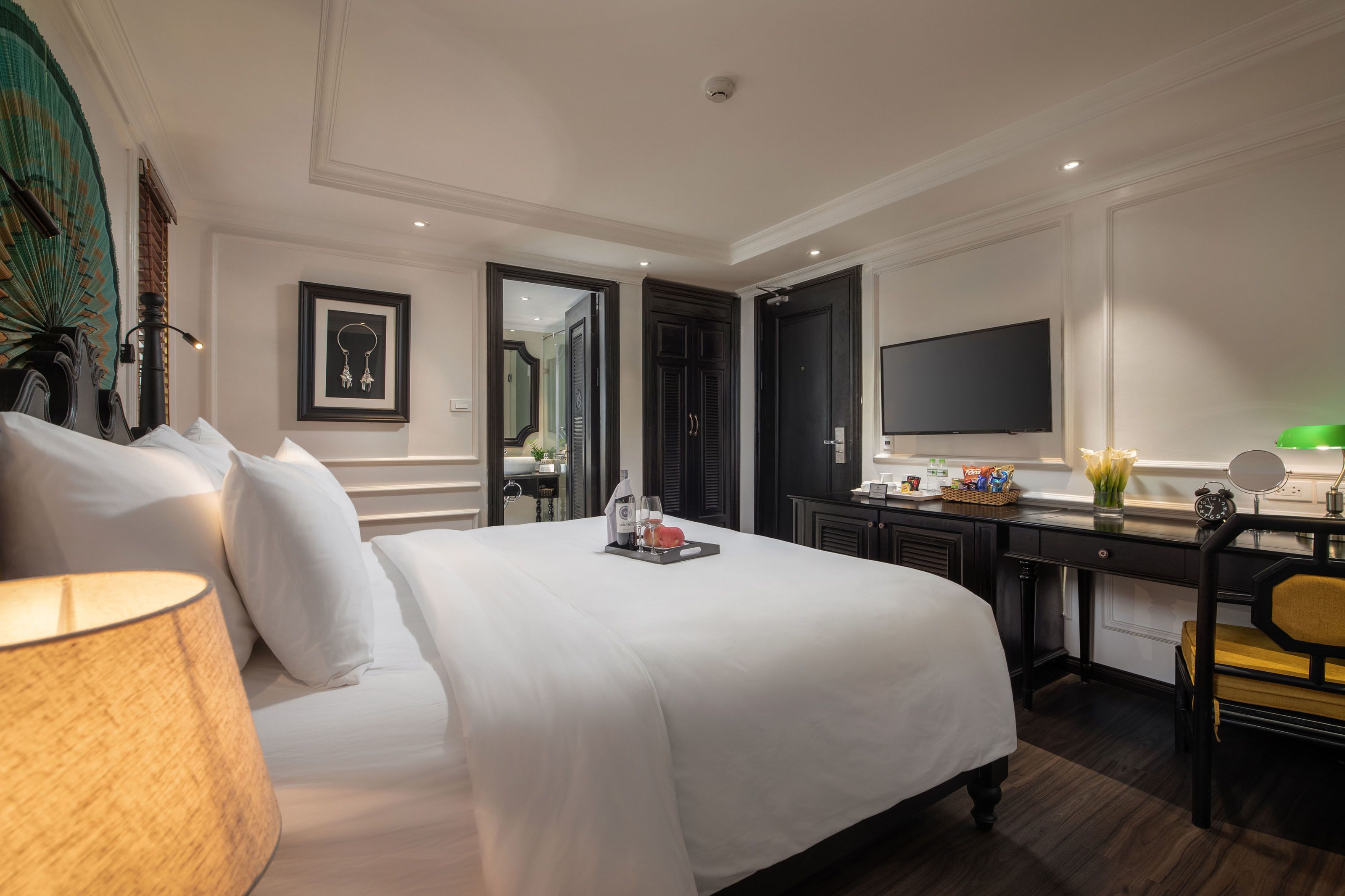 Camera Deluxe con letto matrimoniale o 2 letti singoli, vista città | Bagno | Vasca da bagno a immersione totale, set di cortesia gratuito