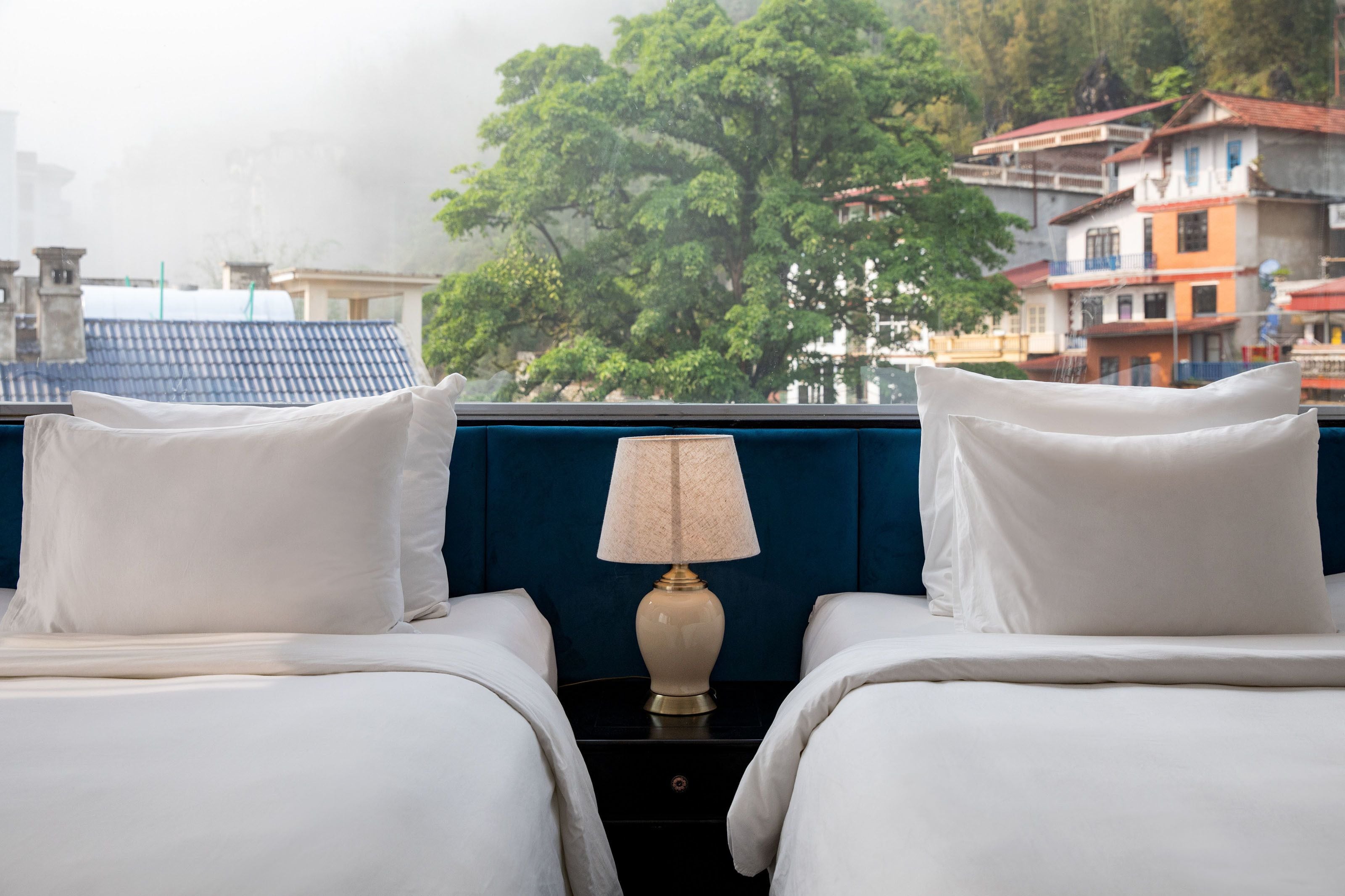 family room, multiple beds, connecting rooms | city view