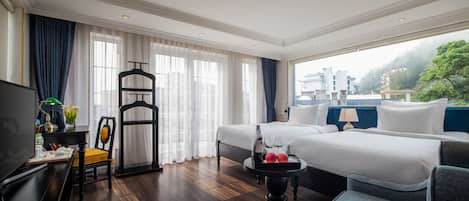 Familjerum - flera sängar - anslutande rum | Sängtillbehör av högsta kvalitet, memory foam-madrasser och minibar