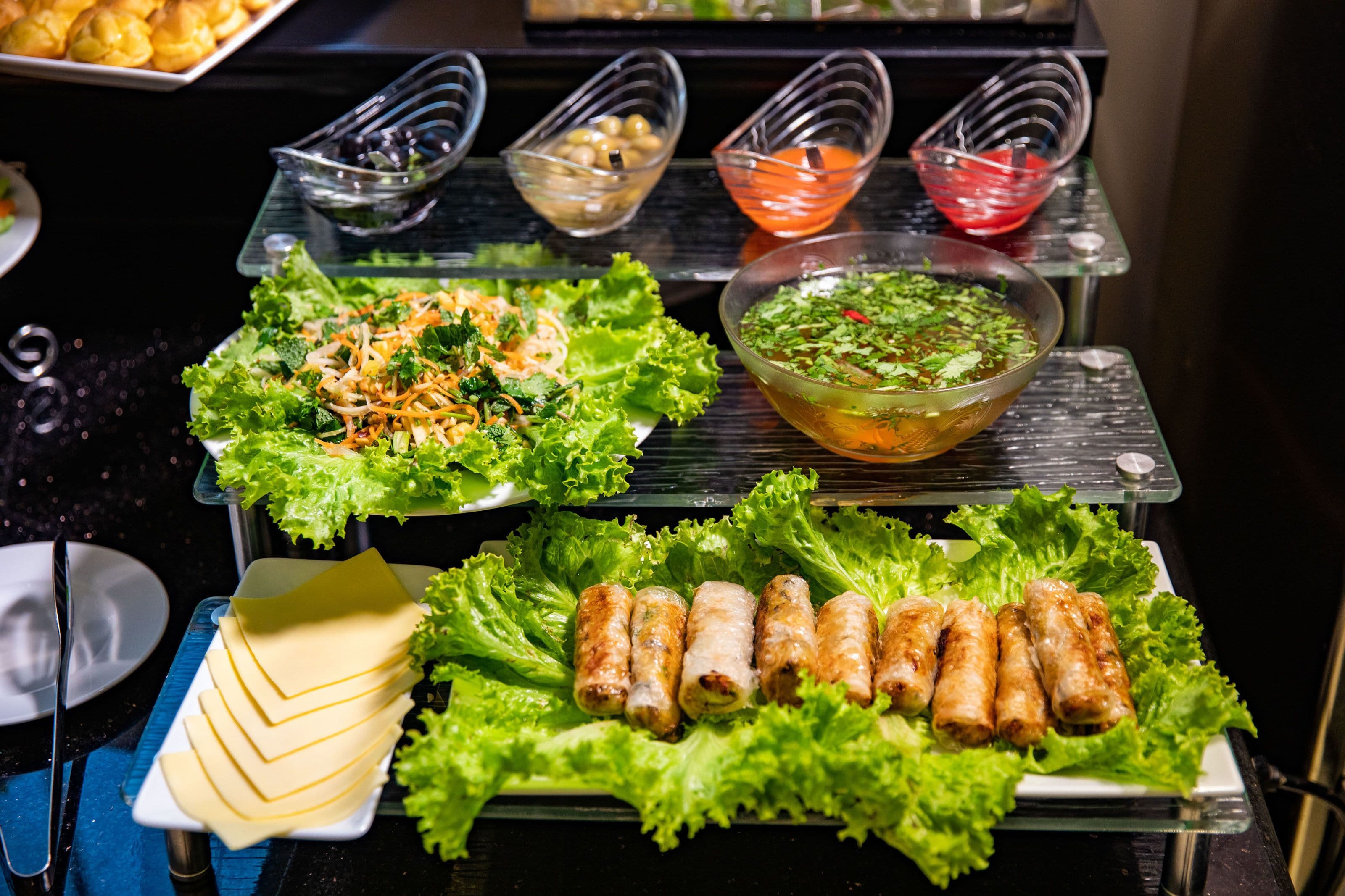 daily buffet breakfast (vnd 116000 per person)