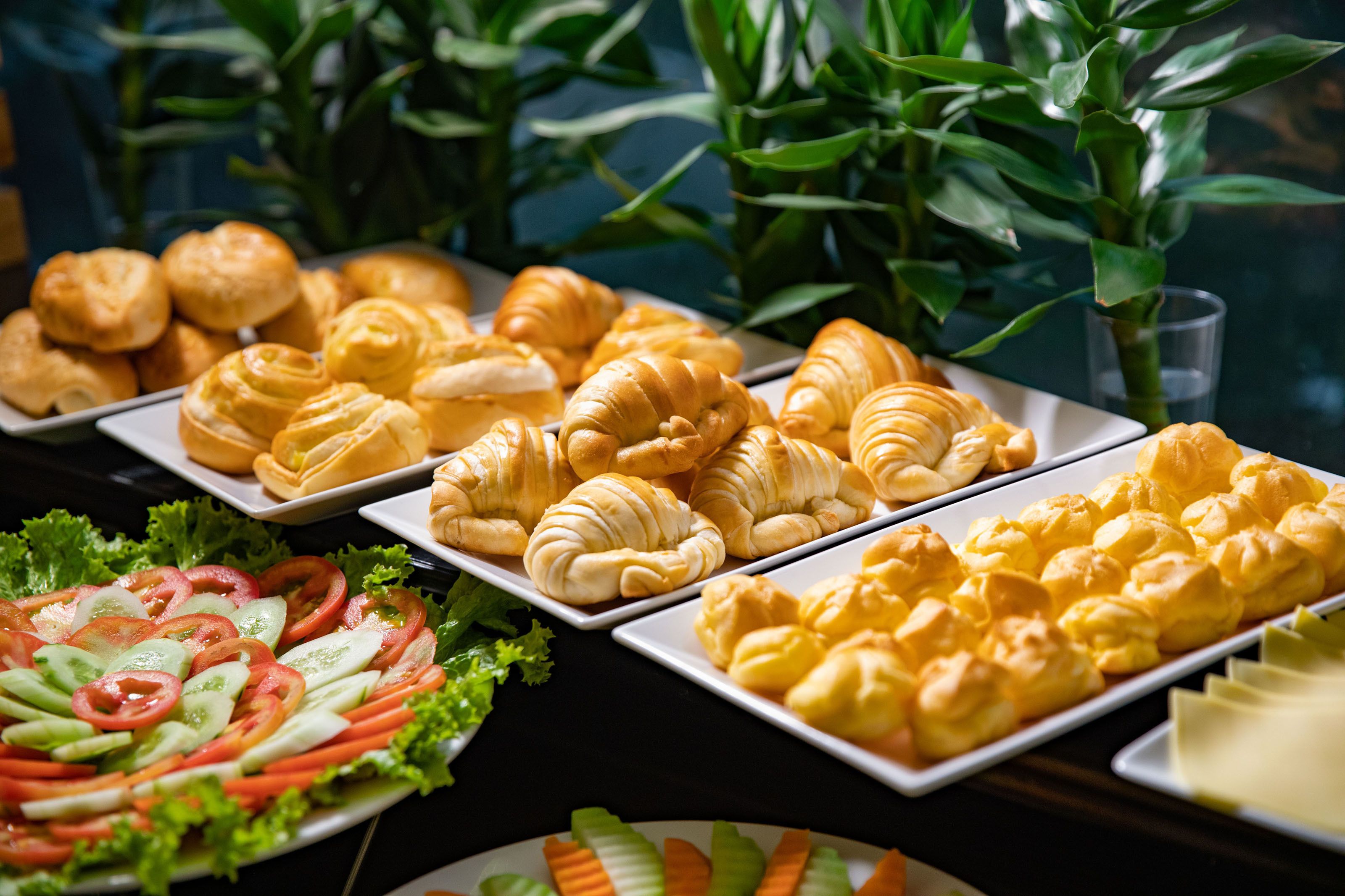 breakfast, lunch and dinner served