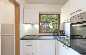 Kühlschrank, Mikrowelle, Herdplatte, Geschirrspüler