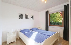 5 bedrooms, travel cot, WiFi