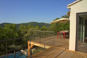 Outdoor dining - Villa in peace between sea and mountain (Bagnols-En-Forêt)