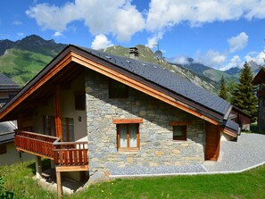 Exterior - Central St Martin Chalet, Near Ski Lift, Sleeps 10 (Saint-Martin-de-Belleville-Les Menuires)