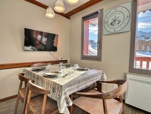 Dining - Renovated 3-room apartment, 6 pers., at the foot of the slopes (Plagne Soleil)