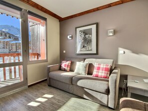 TV - Renovated 3-room apartment, 6 pers., at the foot of the slopes (Plagne Soleil)