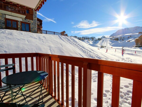 Outdoor dining - Renovated 3-room apartment, 6 pers., at the foot of the slopes (Plagne Soleil)