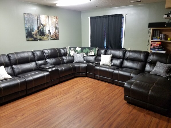 Smart-TV, DVD-Player, Tischfußball, Videothek