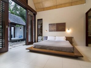 Room - Niramaya Port Douglas 3 and 4 Bedroom Villas (Port Douglas)
