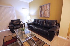 Maison en rangée familiale, piscine privée, côté jardin | Coin salon du hall