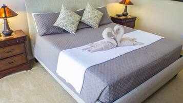 Vila Keluarga, hot tub, area taman | 4 kamar tidur, ruang kerja ramah laptop, dan setrika/meja setrika