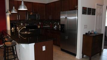 Family Townhome, Private Pool, Garden Area | Shared kitchen facilities | Fridge, microwave, oven