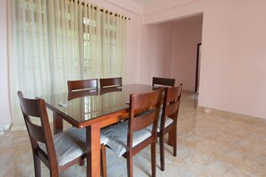 Standard Double Room | In-room dining - roylanka inn (Udunuwara)