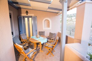 Villa | Terrace/patio