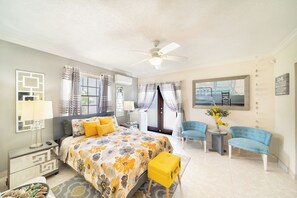 디럭스룸, 수영장 이용, 1층 (Serenity Room) | 이집트산 면 시트, 필로우탑 침대, 객실 내 금고, 각각 다른 스타일의 인테리어