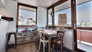Dining - Renovated apartment for 6 with balcony, ski-in/ski-out (La Plagne)