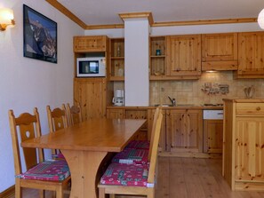 Dining - Cozy 4 Pax with Sunny Balcony (Méribel)
