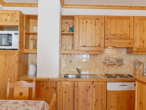 Fridge, microwave, dishwasher, coffee/tea maker