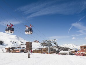 Snow and ski sports - Beautifully renovated apartment for 4/5 guests at the slopes (La Plagne)