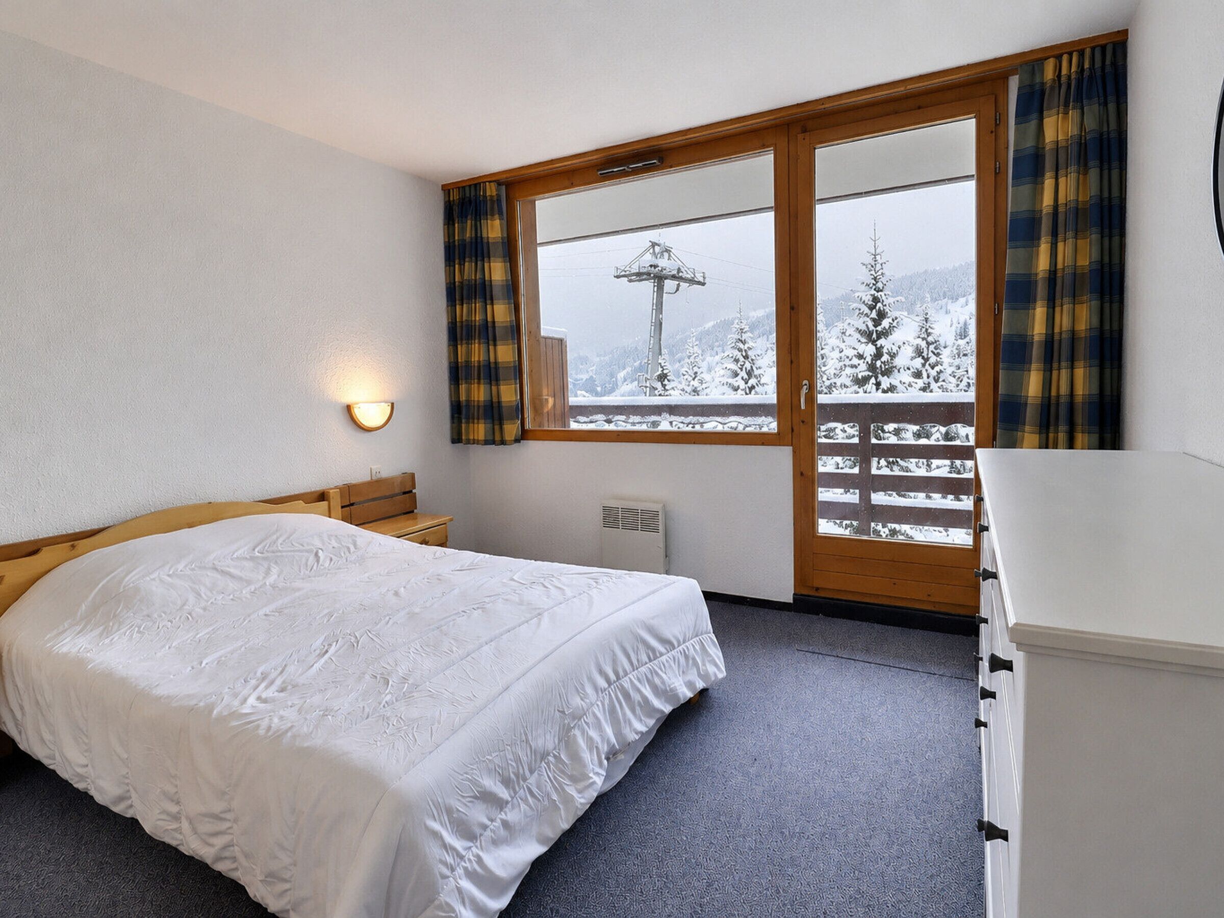 1 bedroom, bed sheets